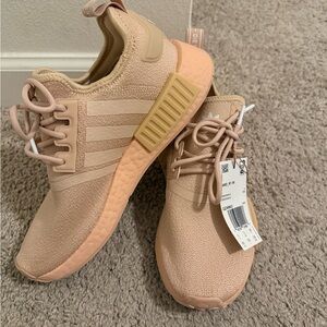 Adidas NMD_R1 Originals in Soft Pink